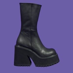 ISO UNIF PARKER BOOT!!!! size 8!